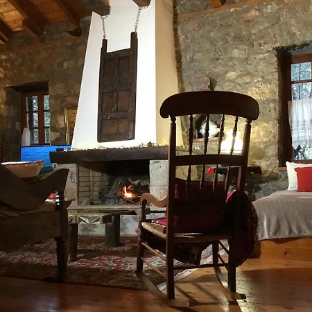 Вилла Mariolata Stone House Lilaia Экстерьер фото