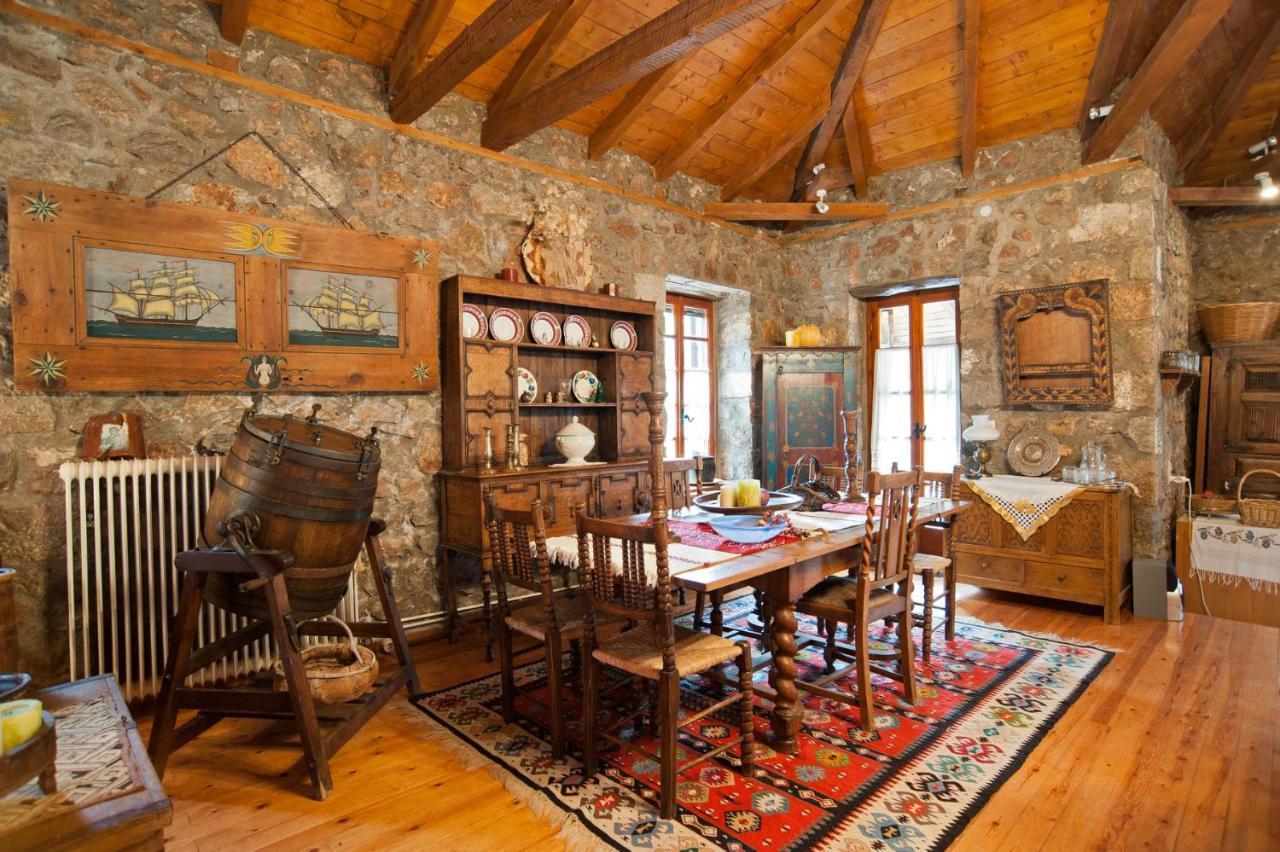 Вилла Mariolata Stone House Lilaia Экстерьер фото