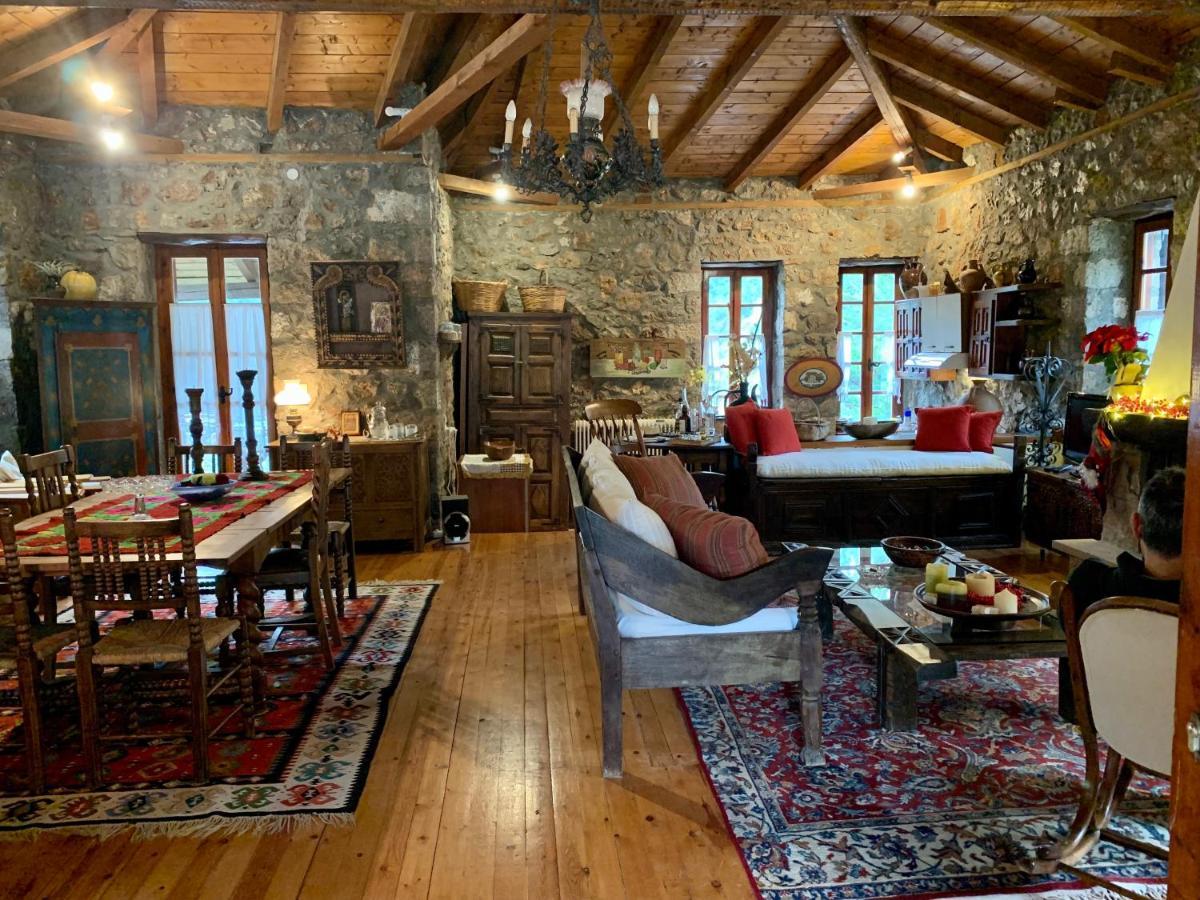 Вилла Mariolata Stone House Lilaia Экстерьер фото
