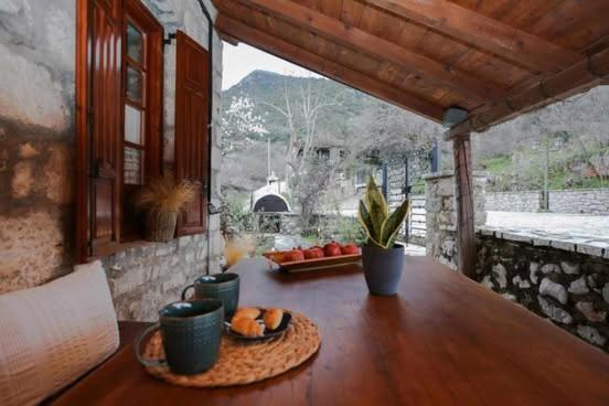 Вилла Mariolata Stone House Lilaia Экстерьер фото