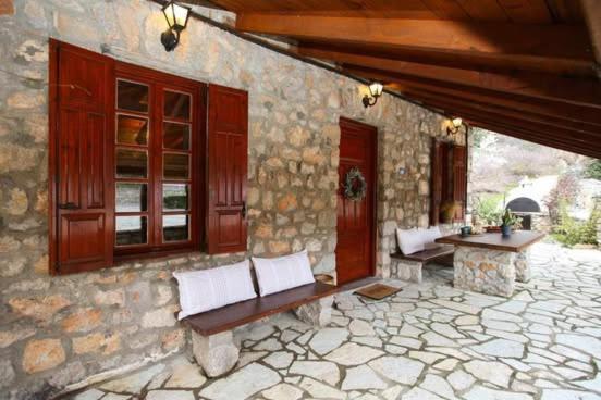 Вилла Mariolata Stone House Lilaia Экстерьер фото