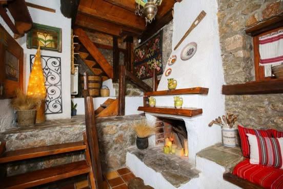 Вилла Mariolata Stone House Lilaia Экстерьер фото